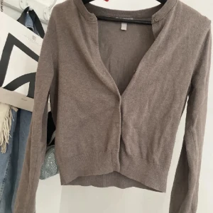 Söt kofta😍😍 - Säljer denna super söta kofta från hm! Skriv för funderingar o frågor! Den är i bra skick!❤️❤️