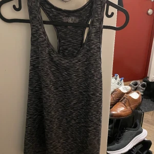 Grå träningslinne - Superfint använt fåtal gånger 