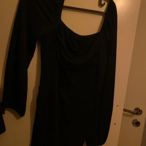 Klänning - Svart festklänning köpt för 200.