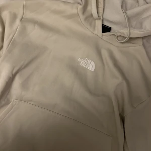North face hoodie - North face hoodie i färgen beige 🥰 Bra skick👌🏼