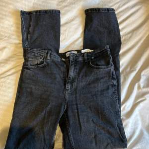 Zara jeans med slits 