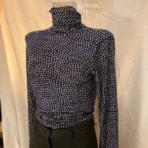 Polotröja storlek M - Polotröja i strlk M. 