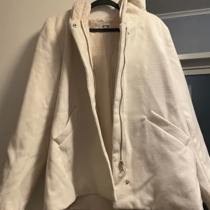 Fin jacka  - Äldre modell från bubbelroom, sitter väldigt fint! 