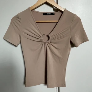 T-shirt - Fin bikbok tröja 💞aldrig använd 