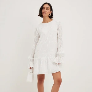 Studentklänning  - Såå fin klänning men beställde hem i fel storlek. Prislapp kvar!! Helt slutsåld på hemsidan! 