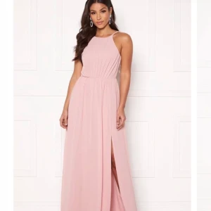 Balklänning  - Balklänning från 9an, klänningen är  använd en gång. Ordinarie pris 550kr. Priset går att diskutera. Köparen står för frakten