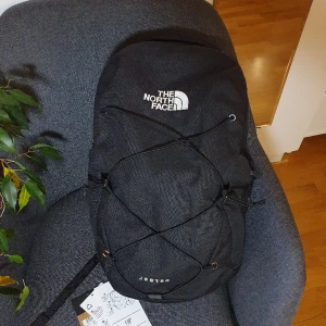 The North face ryggsäck som ny  - Mycket bra skick bara en lagad dragkedja| vattentät ny-impregnerad|fler bilder finns på pm
