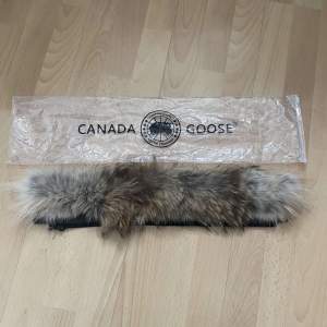 En äkta päls till canada goose jacka. Säljer eftersom använder ej den till jackan.