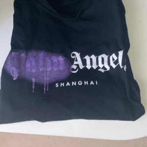Palm angels tröja  - Köpte för 1 månad men var för stor,  Oanvänd, är legit 