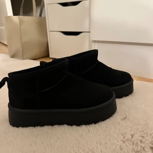 Helt nya ”uggs” ⚡️ - Helt nya ” uggs” med platåsula, aldrig använda! 
