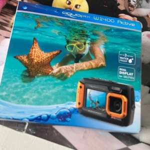 Kamera - En kamera som funkar på land och under vatten. Helt oanvänd. Skriv till mig vid intresse eller fler bilder. Endast Swish. Köparen står för frakten. Pris kan diskuteras.