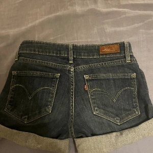 Vintage shorts Levis  - Lågmidjade vintage Levis shorts! 