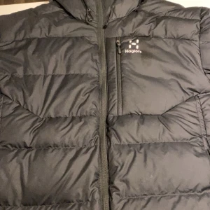 Säljer nu min jacka för e tröt på den  - Den är i bra skicka och inga hål eller något i afär kostar den Ungefär 2500