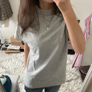 Tröja zara - Så cool tröja från Zara, köptes förra veckan så helt ny, aldrig använd💕