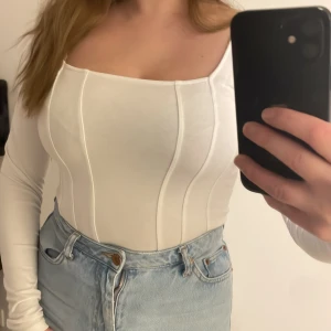 Vit Tröja  -  Stretch material 