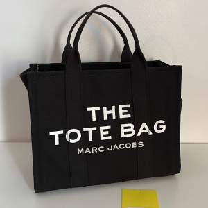 Marc Jacobs Tote Bag i nyskick🌺 Säljs då den ej kommer till användning, Nypris: ca 2999