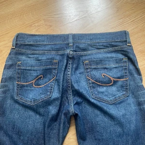 Jeans - Jeans från by crocker Passar bra i längden på mig som är 170, kom privat för exakta mått