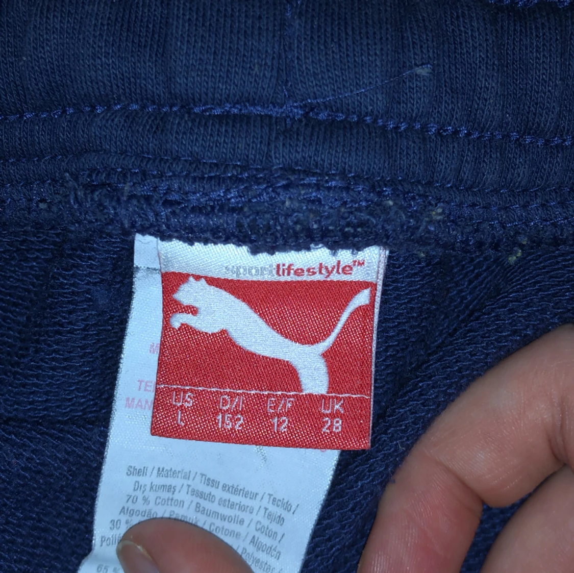  Ett par puma shorts och ett par slazenger shorts