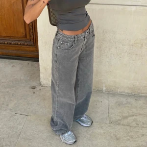 Venderby’s jeans - Säljer dessa helt nya och endast provade jeans då de inte passar mig och då jag ej kan returnera de 🩷 lappen sitter kvar. Nypris 860kr. Fler bilder kan skickas