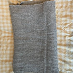 Halsduk 🧣  - Den är en jätte skön och fin halsduk från h&m har aldrig använt den för att jag köpte en annan. 