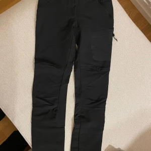 Täck/träningsbyxor  - Täck/träningsbyxor storlek 36, 70kr