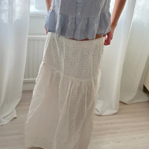 Vit långkjol - Såå härlig vit långkjol från Kappahl💕 nypris 500kr och knappt använd😇