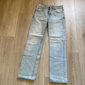 Low waist zara jeans  - Jätte snygga jeansen sitter fantastiskt runt rumpan 