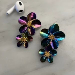Fina örhängen smycken blommor  - Fina örhängen, oanvända! 