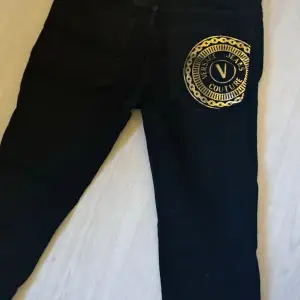 Jeans från Versace i storlek Regular Fit  500 + frakt