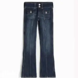 Säljer dessa jätte fina jeans från hm❤️ slutsålda 🩷 skriv vid frågor🩷