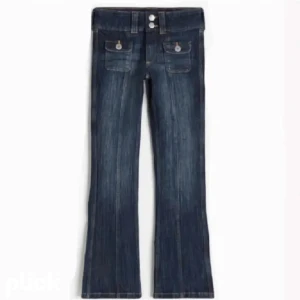 Low waist bootcut jeans - Säljer dessa jätte fina jeans från hm❤️ slutsålda 🩷 skriv vid frågor🩷