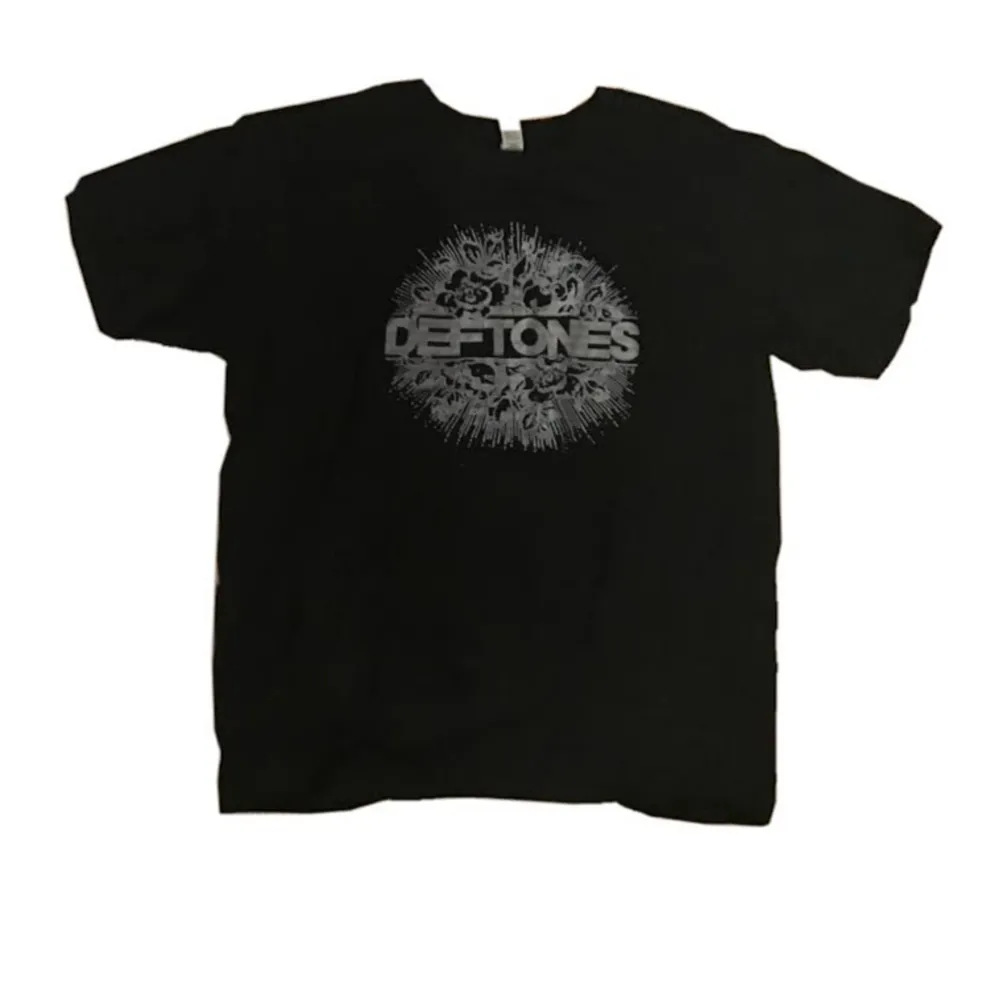 En band T-shirt från deftones‼️‼️. T-shirts.