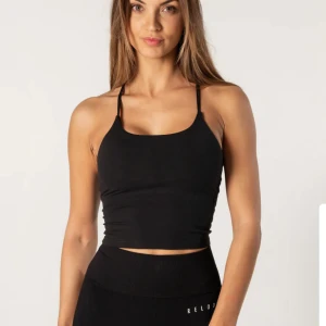 Topp -  en topp från Relode, använd ca 1 gång☺️ Nypris: 499