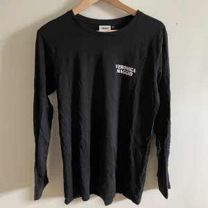 Veronica Maggio tröja - Långärmad tröja från Veronica Maggio💞 Aldrig använd därmed nyskick. Storlek M