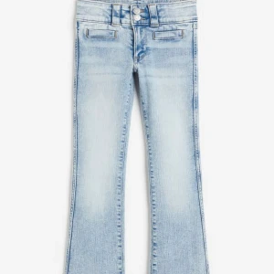 Hm jeans - Säljer dessa helt slutsålda bootcut jeansen från hm, har bara testat de så de har aldrig använts.  Skriv gärna om ni vill ha egna bilder 