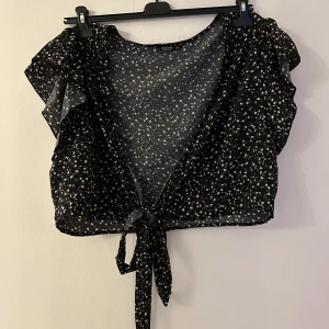 Topp - 3XL har även ute en likadan mindre storlek och kjolar till.🌸🌼💖
