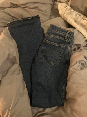 Bootcut jenas - Inga skador  Stl 36