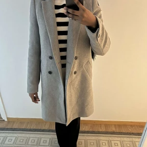 Grå kappa - Fin och bra skick! Nypris 1500 kr säljer för 500 kr