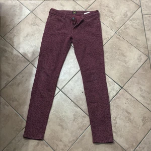 Lee jeans  - Lågmidjade jeans från Lee, unikt mönster super fina