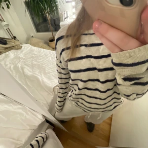 Stickad isch tröja med ränder💕💕 - Randig ursnygg tröja! Jättefin till sommaren! Skriv för egna bilder💕💕💕