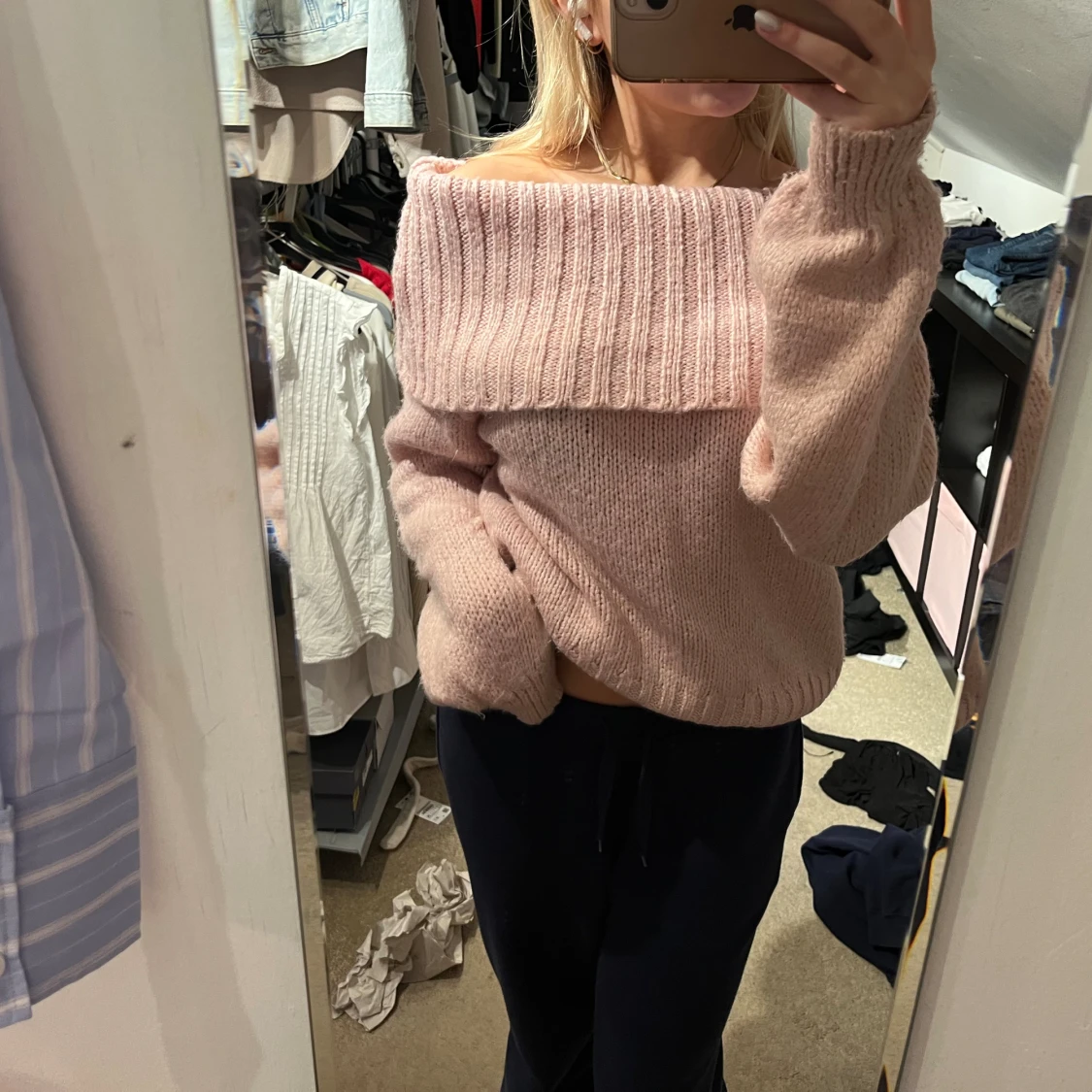 Off shoulder stickad tröja - 91