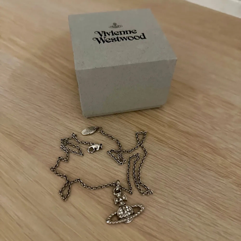 Vivienne Westwood Chain. 10/10 Condition. Köpt i London. . Accessoarer.