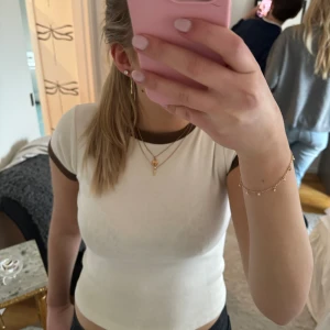 Gullig t-shirt - Jätte gullig t-shirt från Brandy Melville. Köptes i London. 