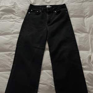 Svarta baggy jeans från lager 157 som aldrig kommer till användning. Som nya (: