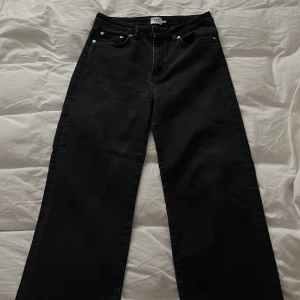 Mom jeans - Svarta baggy jeans från lager 157 som aldrig kommer till användning. Som nya (: