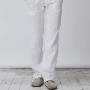 Linnebyxor  - Säljer mina linnebyxor från Skagen clothing då jag ska köpa nya. Byxorna är använda fåtal gånger och därmed i bra skick. Nypris=800