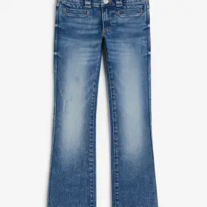 Ett par jätte fina lågmidjade jeans som är slutsålda på hm, jätte bra skick