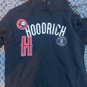 Hoodrich hoodie. Har använt ett par gånger. Men i bra skick, stoleken Large 