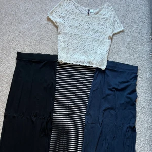 Kjolar / kjol i stl XS och virkad topp / tröja / t-shirt i stl S - Tre fina kjolar i nyskick i stl XS från Only. Endast använda 1 gång var. En broderad topp / tröja från H&M i stl S. Kjolarna har en slits  Pris 230:- för allt + porto (köparen står för porto)  Kan mötas i Uppsala där jag bor eller så kan jag skicka. 