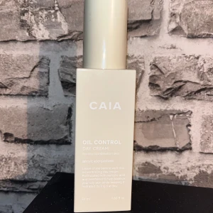 CAIA- Day Cream - Använd fåtal gånger, mycket produkt kvar. För oljig/kombinerad hy. 